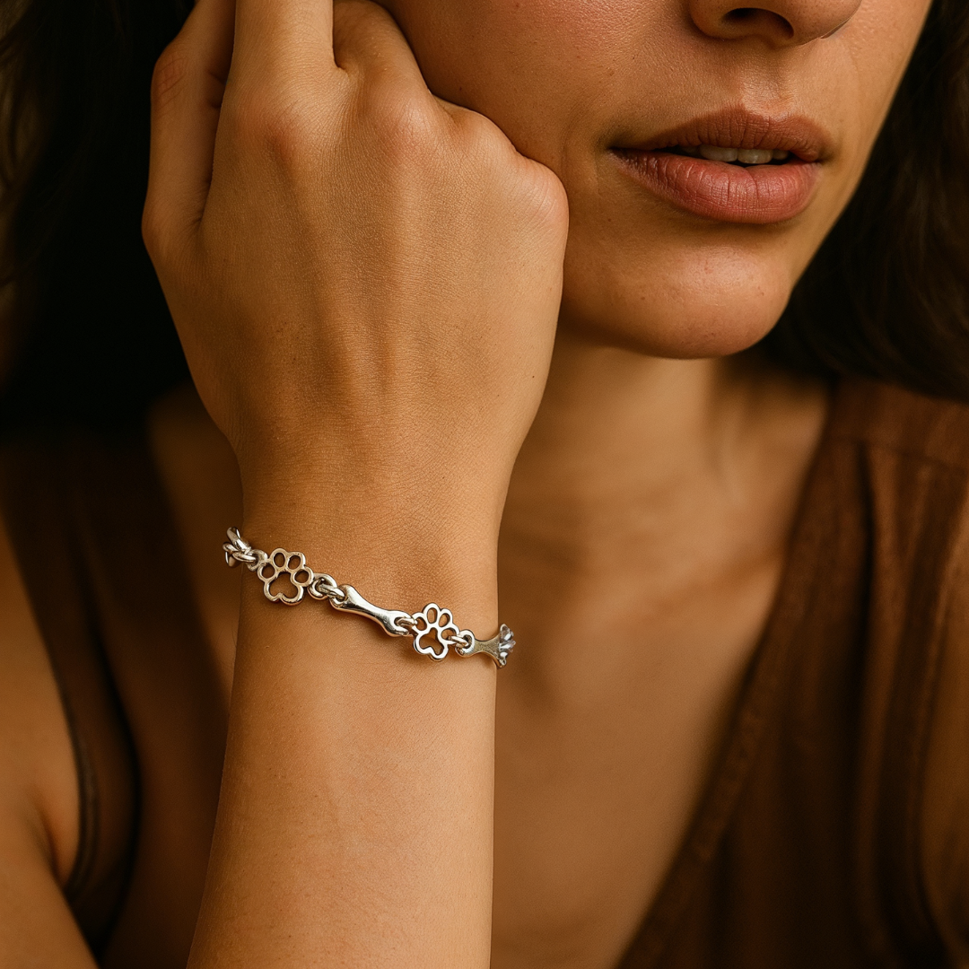 Bracelet en argent avec empreinte de patte et motif os