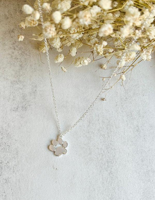 Collier élégant en argent avec empreinte de patte