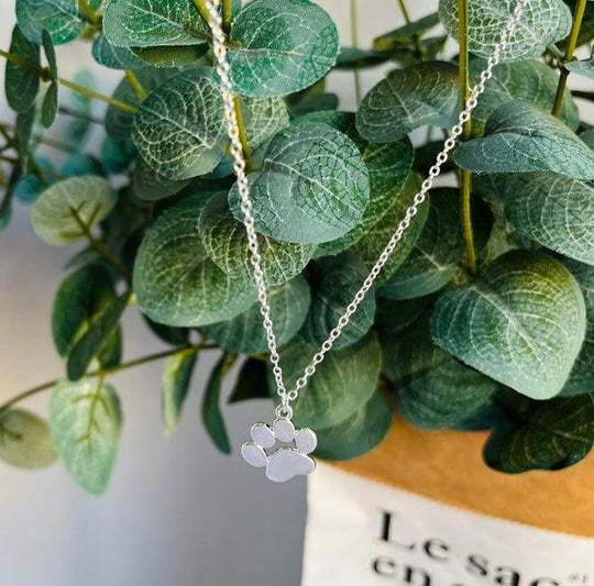 Collier élégant en argent avec empreinte de patte