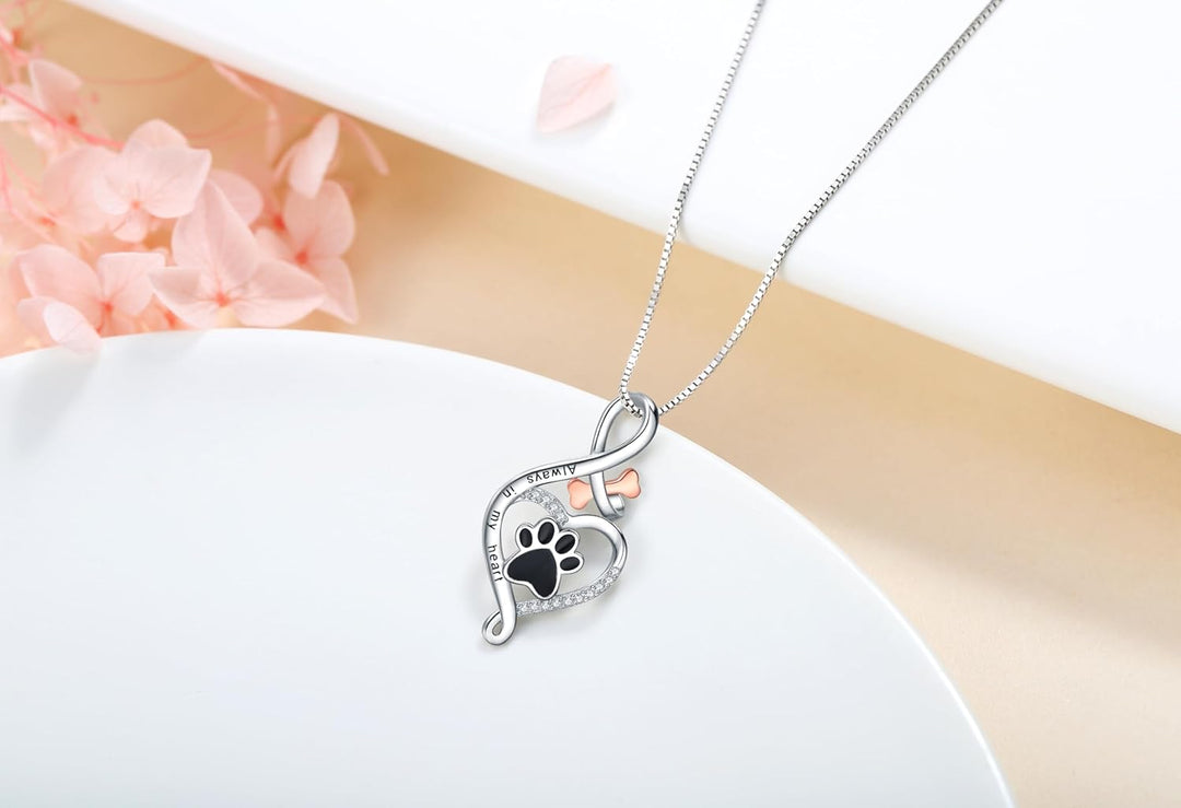 Collier avec pendentif cœur, empreinte de patte et symbole infini