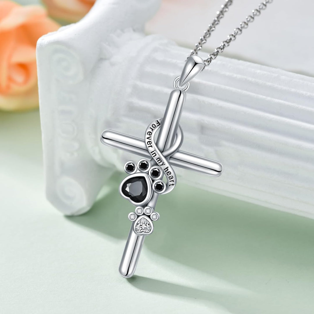 Collier en argent avec croix et empreinte de patte