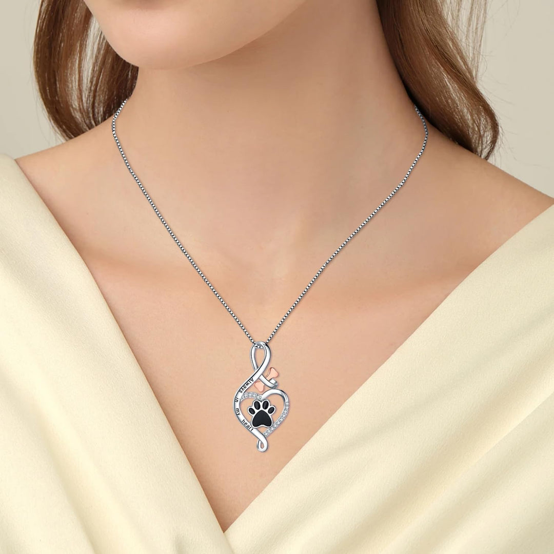Collier avec pendentif cœur, empreinte de patte et symbole infini