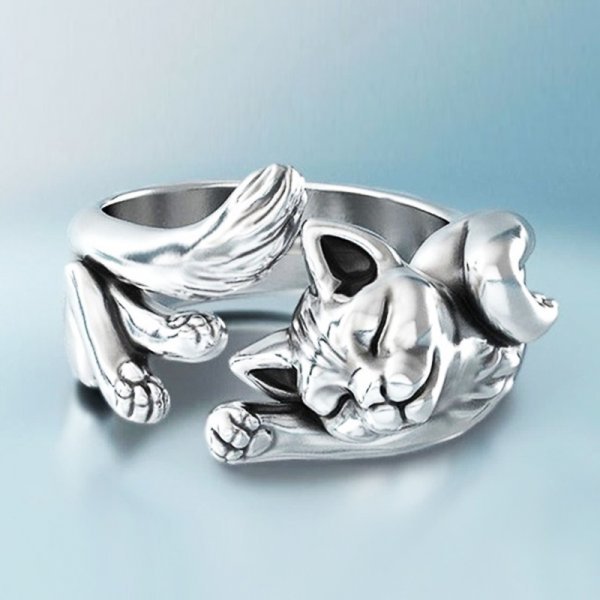 Bague en argent avec chat endormi