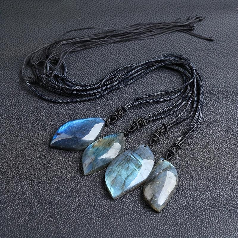 Adelheid | Collier avec labradorite