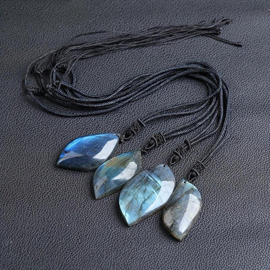Adelheid | Collier avec labradorite