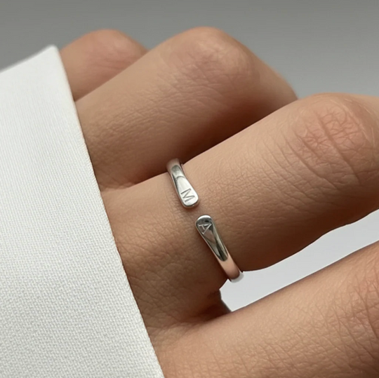 1+1 GRATUIT — Bague ajustable avec initiale