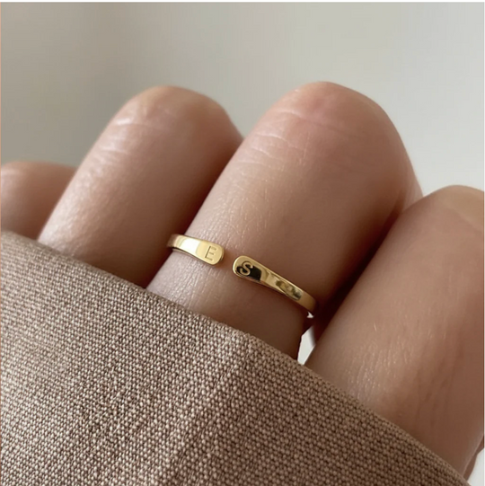 1+1 GRATUIT — Bague ajustable avec initiale