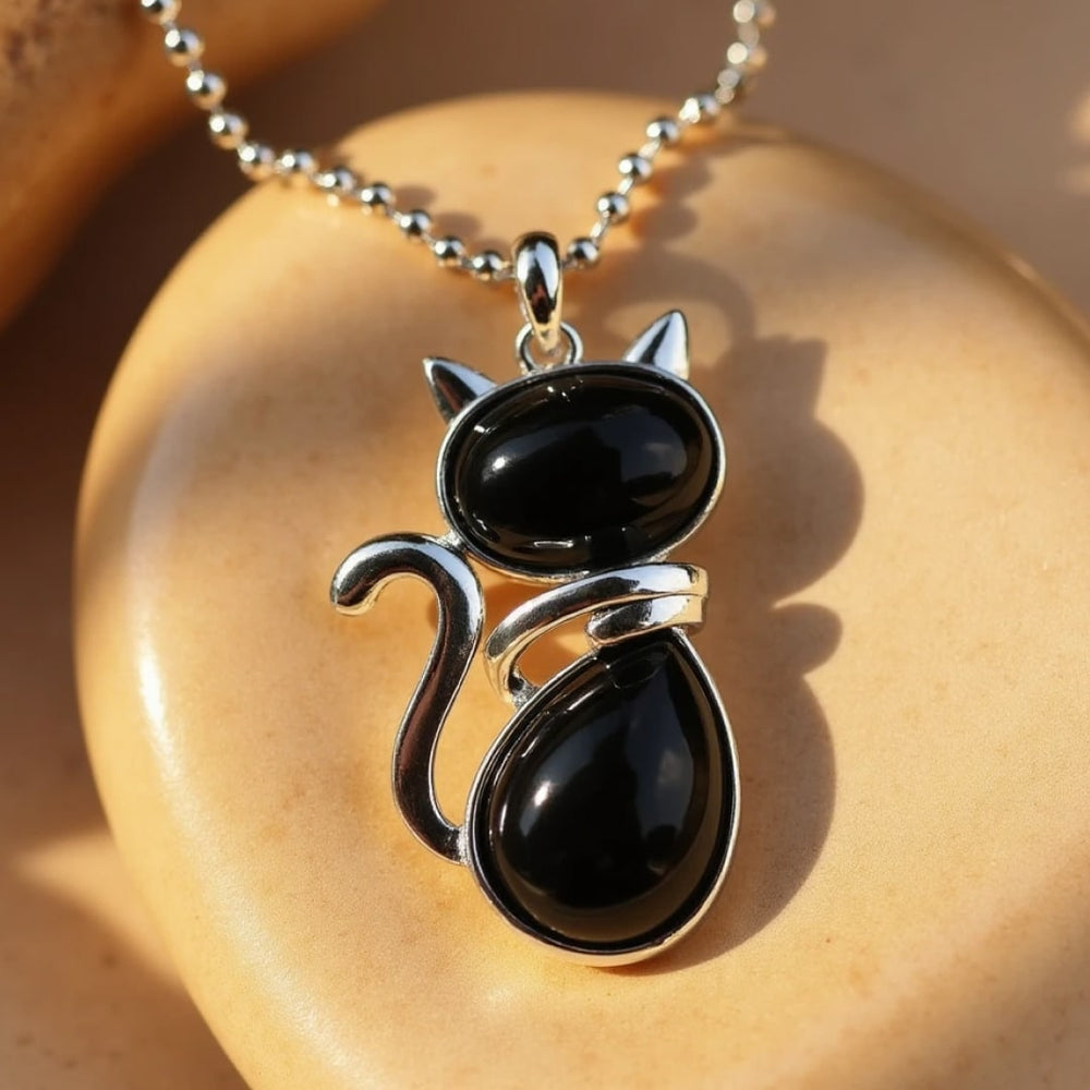 Collier pendentif chat avec pierre naturelle violette