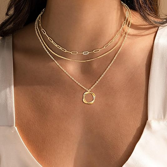 Nina – Collier vintage avec plaque dorée et pendentif