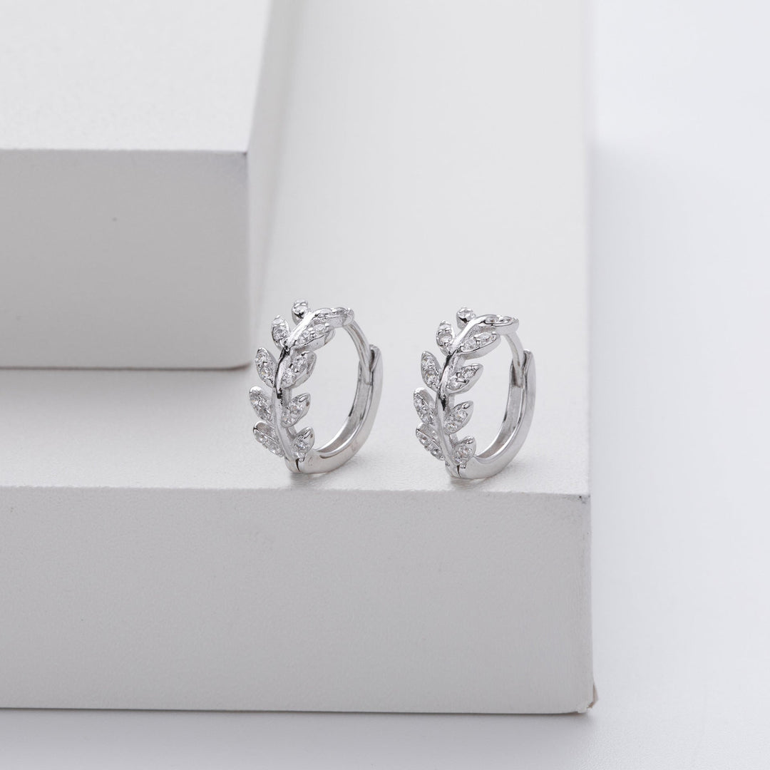 Laticia – Boucles d'oreilles élégantes motif feuille avec pierres incrustées