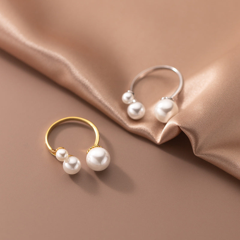 Bague ajustable à trois perles d'eau douce