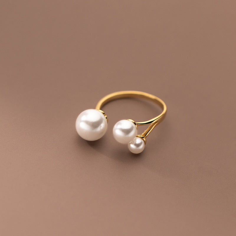 Bague ajustable à trois perles d'eau douce