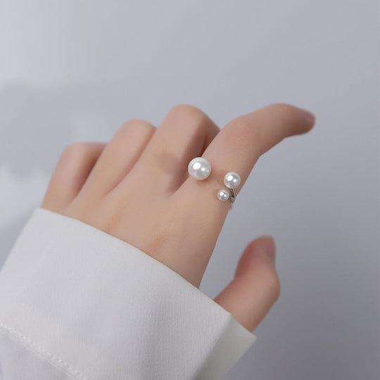 Bague ajustable à trois perles d'eau douce