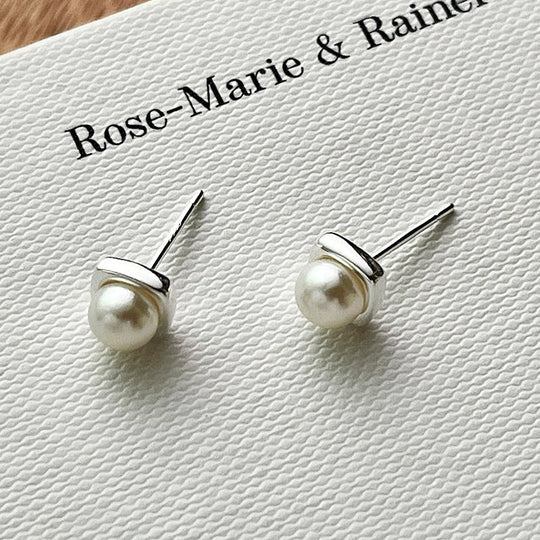 Boucles d'oreilles délicates avec perle d'eau douce, métal argenté