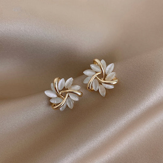 Courtney – Clous d'oreille ronds avec détails opale
