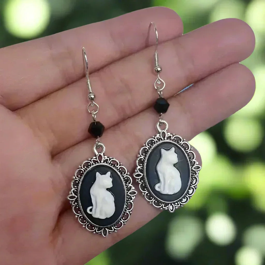 Boucles d'oreilles style vintage motif chat blanc