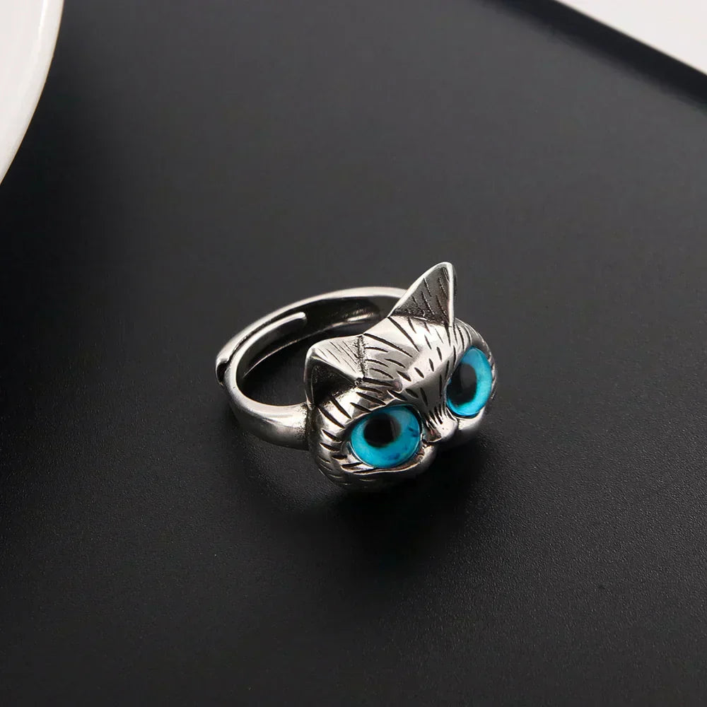 Bague style vintage couleur argent avec yeux de chat bleus