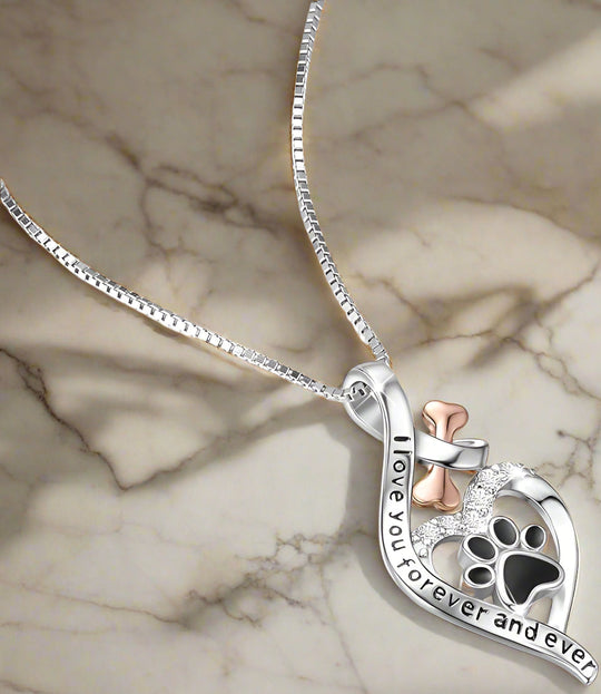 Collier avec pendentif cœur, empreinte de patte et symbole infini