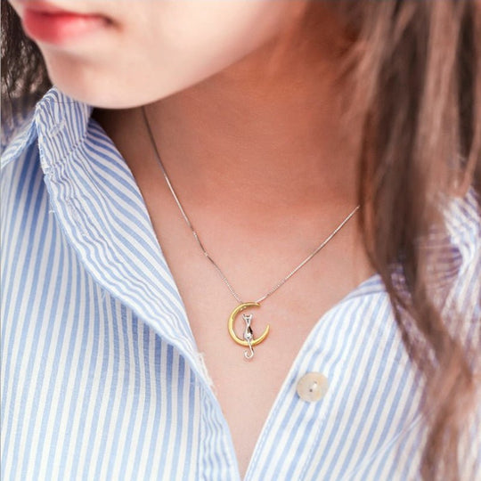 Collier élégant avec chat et demi-lune