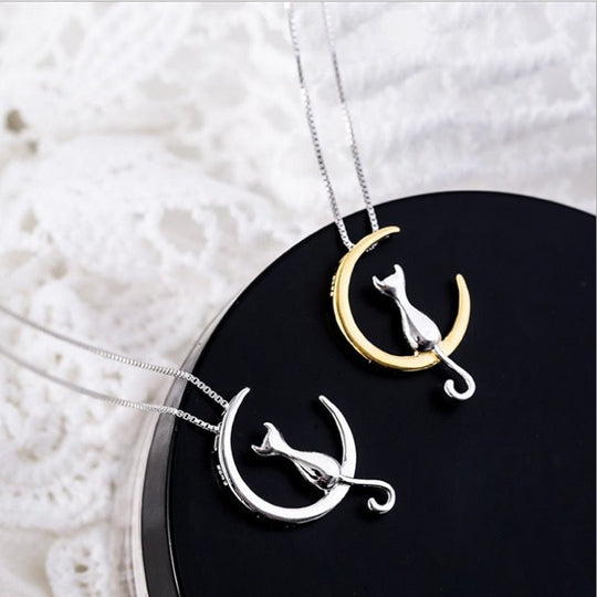 Collier élégant avec chat et demi-lune