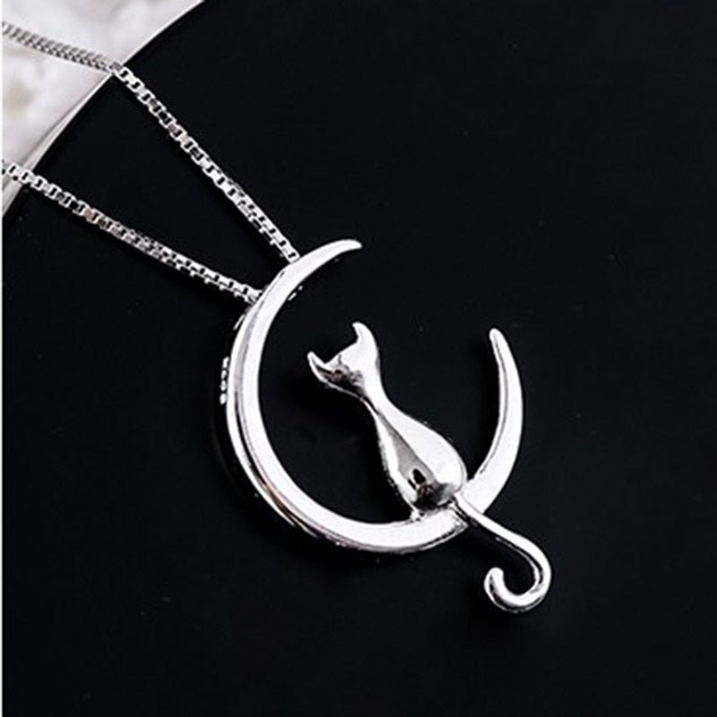 Collier élégant avec chat et demi-lune