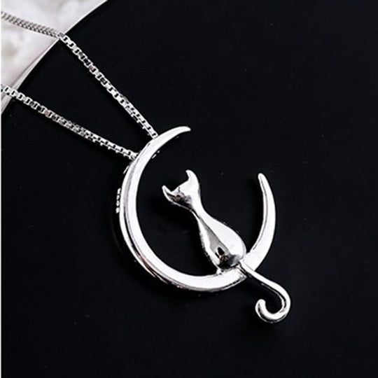 Collier élégant avec chat et demi-lune