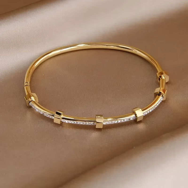 Madison – Bracelet plaqué or avec détails en moissanite