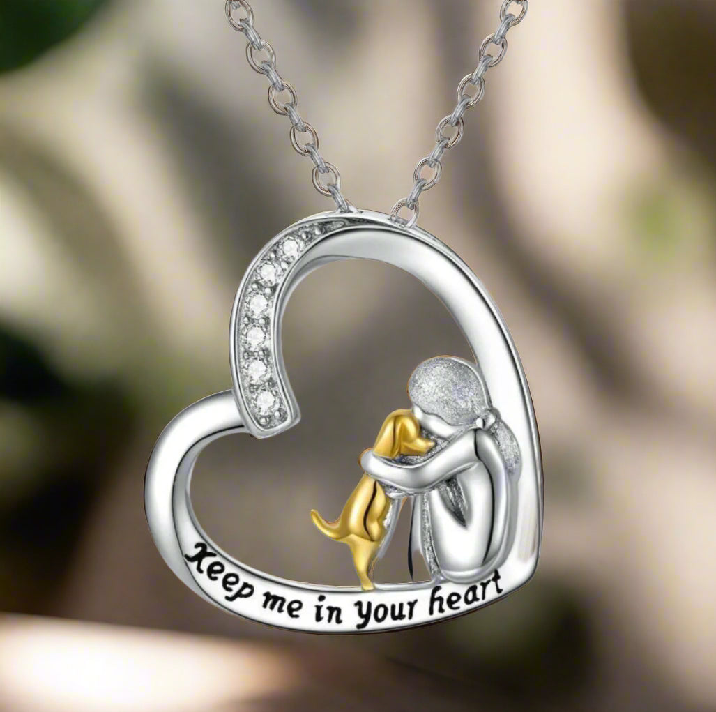 Collier en argent avec pendentif cœur, fille et chien