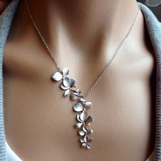 Bloem – Collier délicat avec pendentif fleur, métal argenté