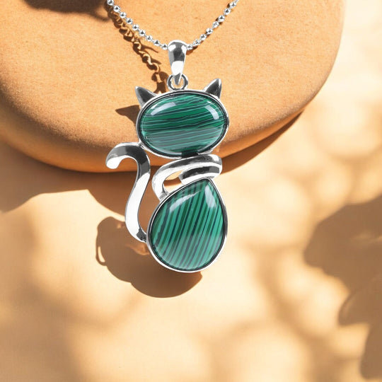 Collier pendentif chat avec pierre naturelle violette