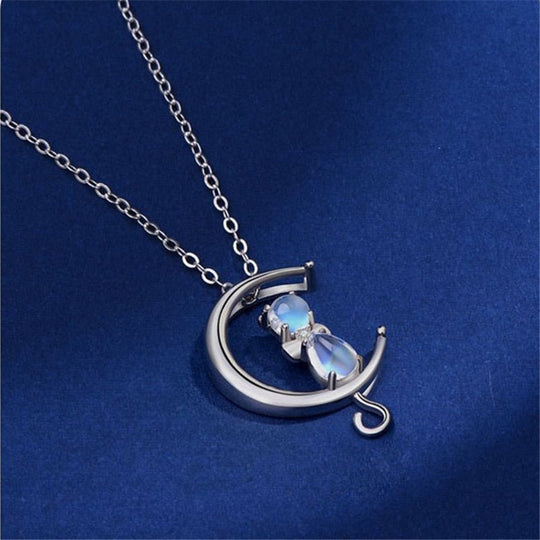 Collier avec petit chat et pierre de lune