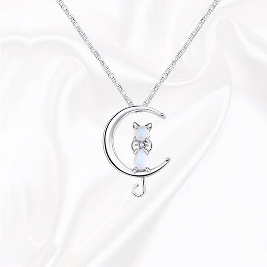 Collier avec petit chat et pierre de lune