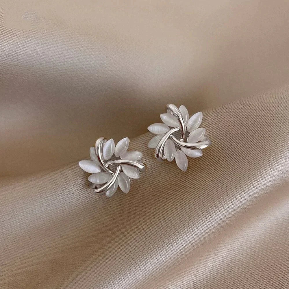 Courtney – Clous d'oreille ronds avec détails opale